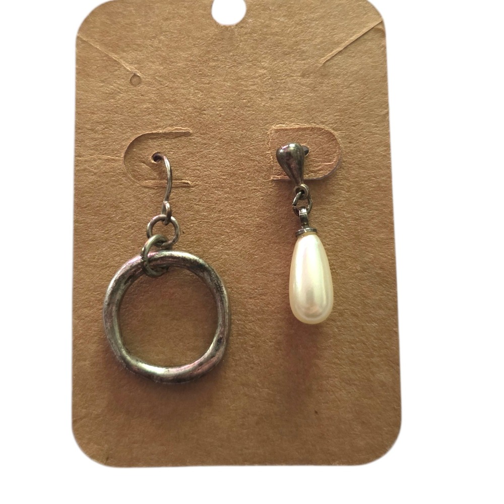 Asymmetrical Mismatched Dangle Earrings Dark Silver Faux Pearl Costume Jewelry‎